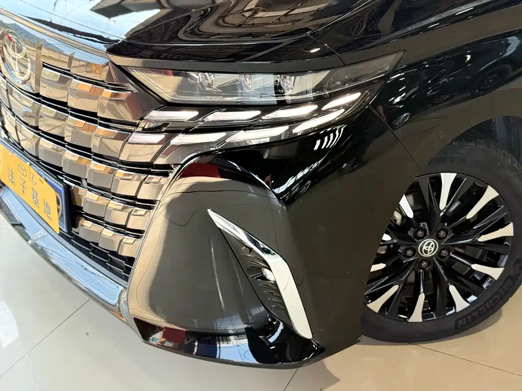 Toyota Alphard — фото 5