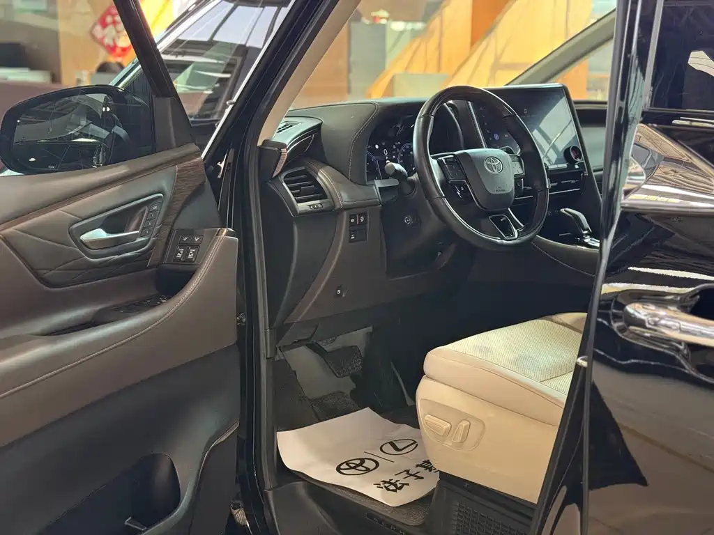 Toyota Alphard — фото 6