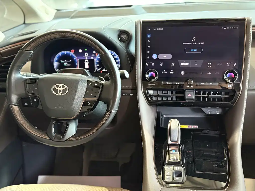 Toyota Alphard — фото 10