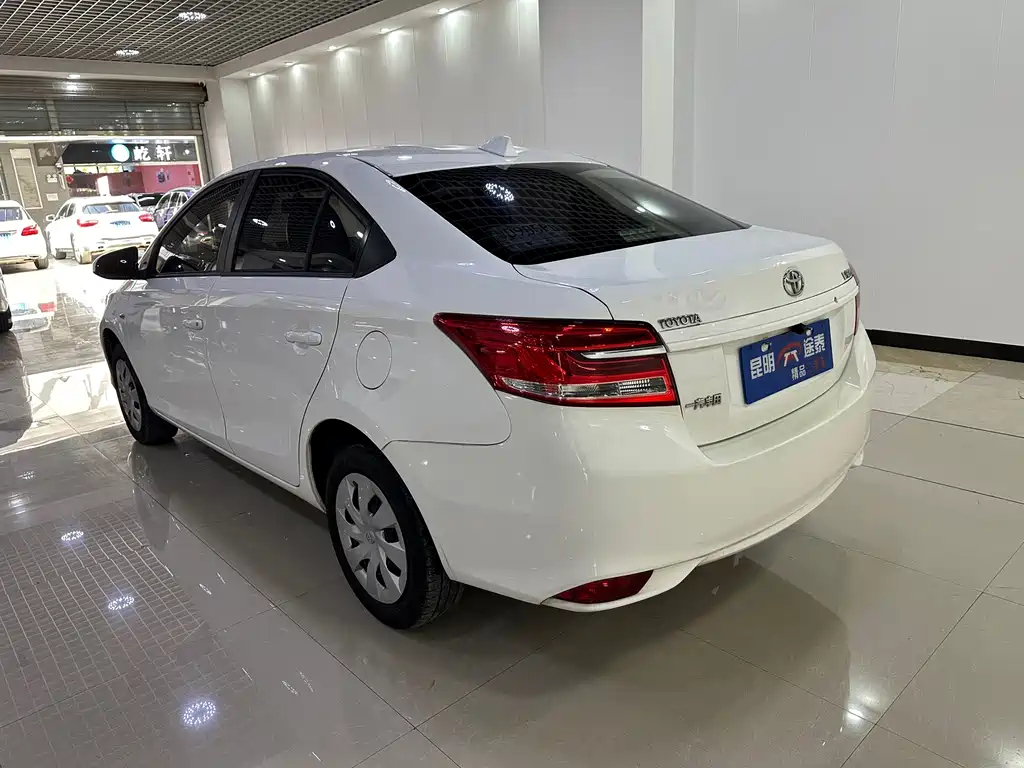 Toyota Vios — фото 5