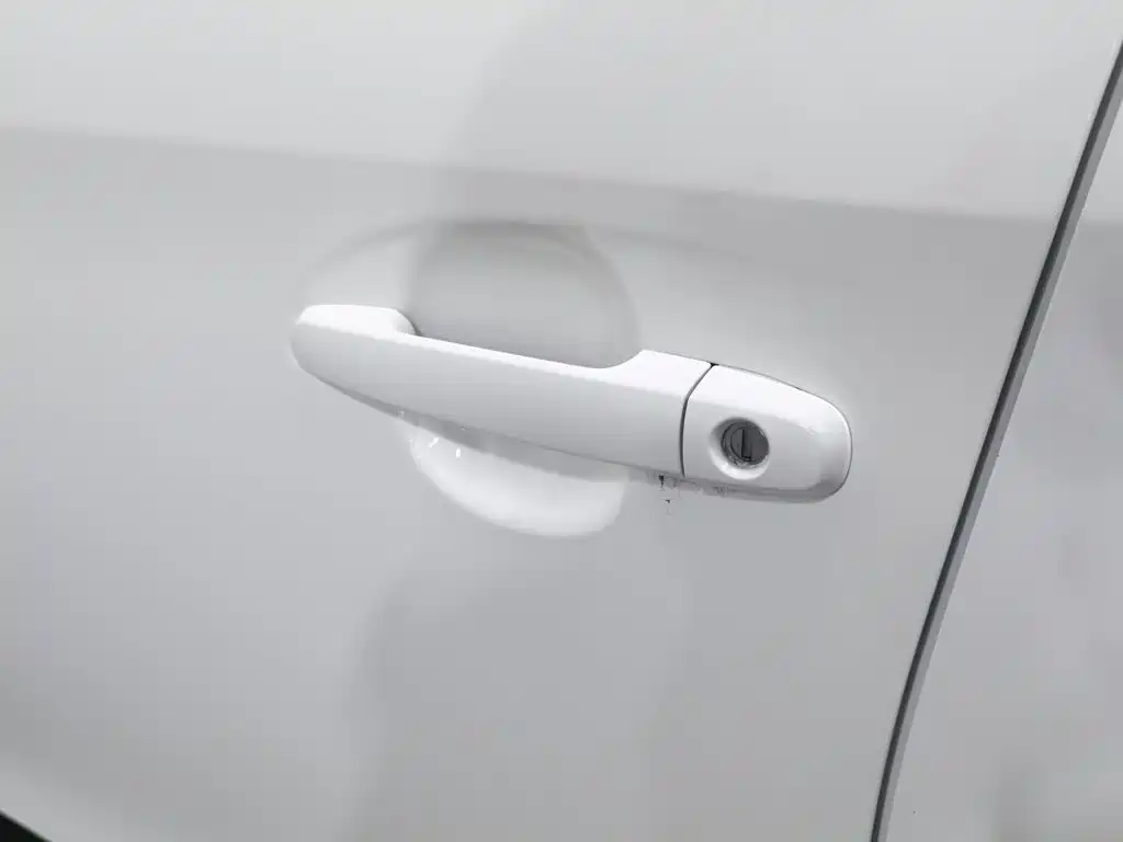 Toyota Yaris L — фото 18