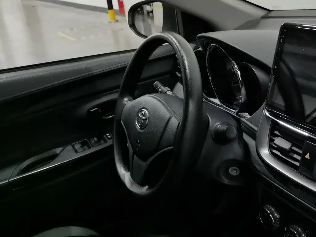 Toyota Yaris L — фото 22