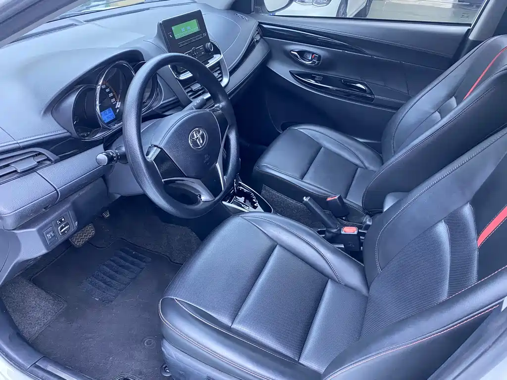 Toyota Yaris L — фото 8