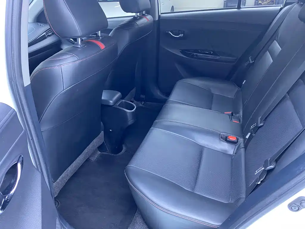 Toyota Yaris L — фото 9