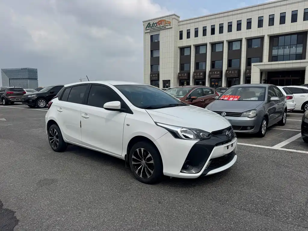 Toyota Yaris L — фото 3