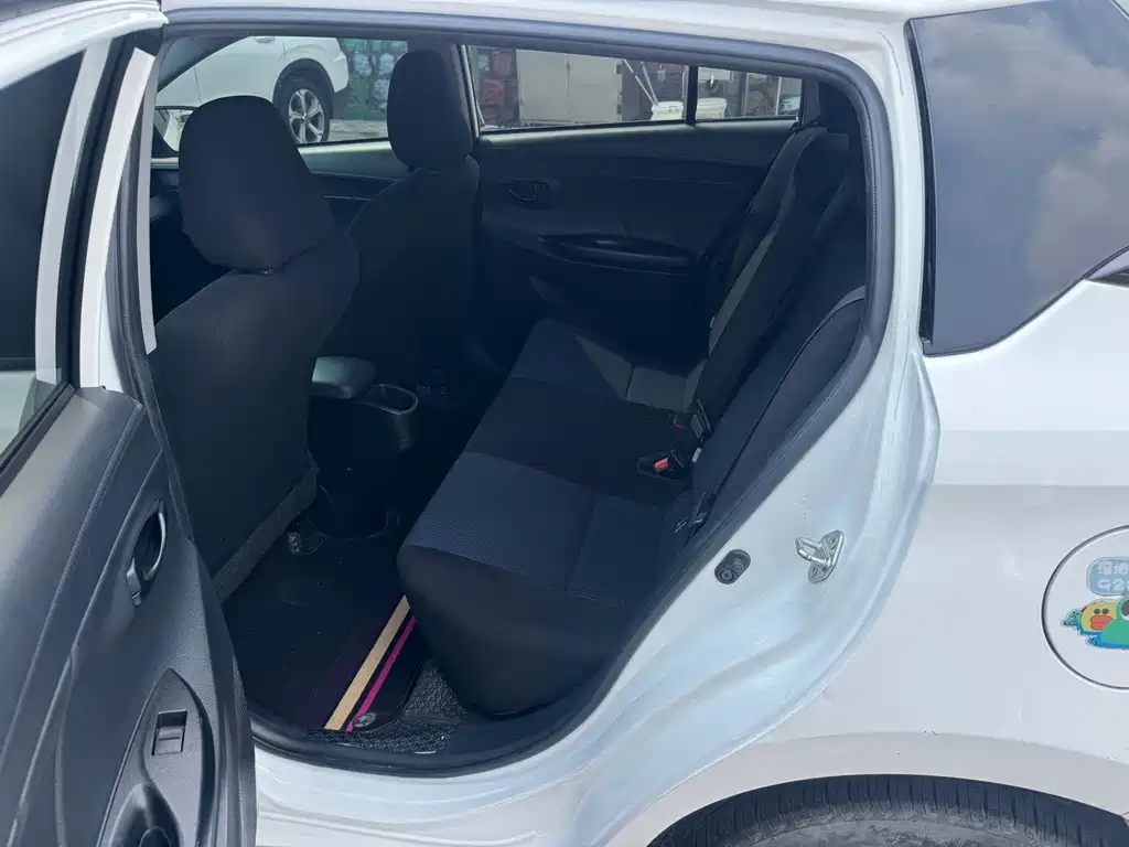 Toyota Yaris L — фото 6