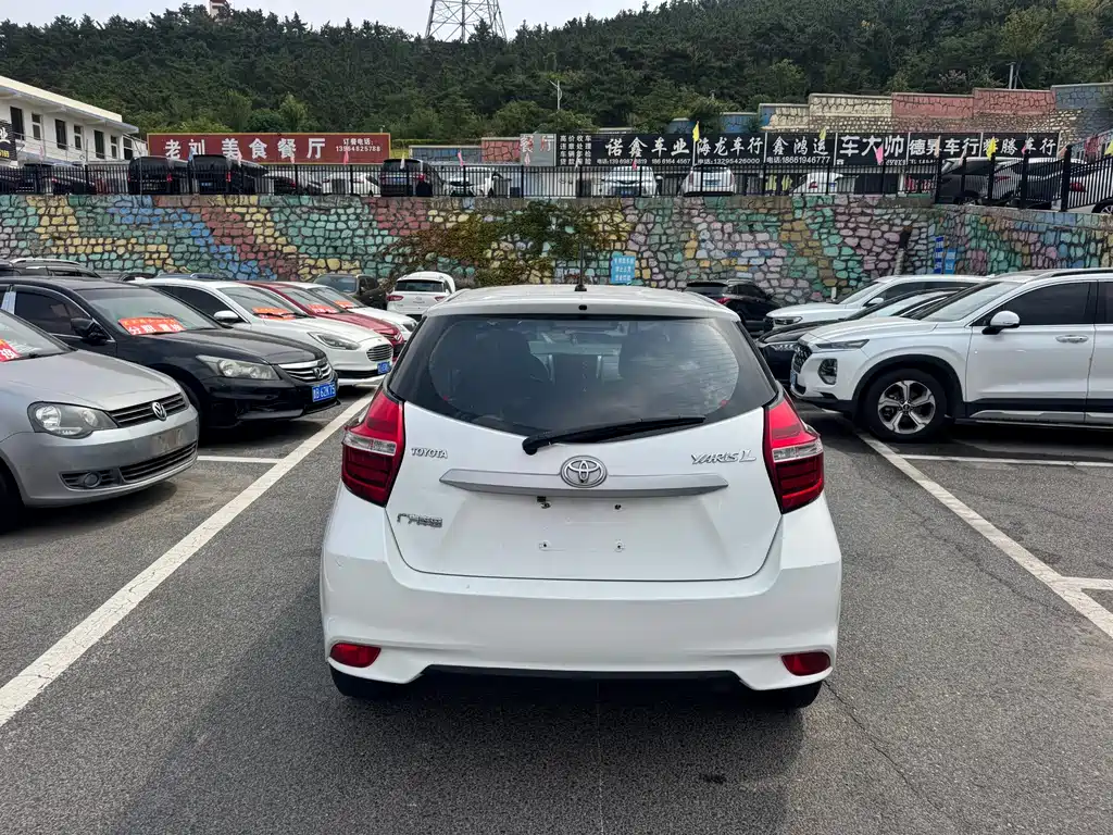 Toyota Yaris L — фото 8