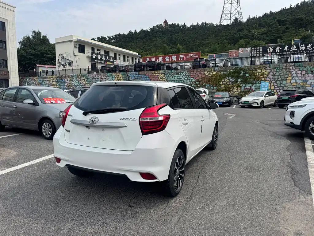 Toyota Yaris L — фото 9