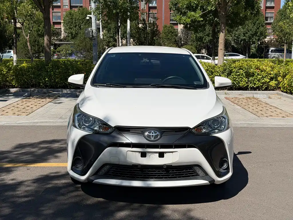 Toyota Yaris L — фото 2