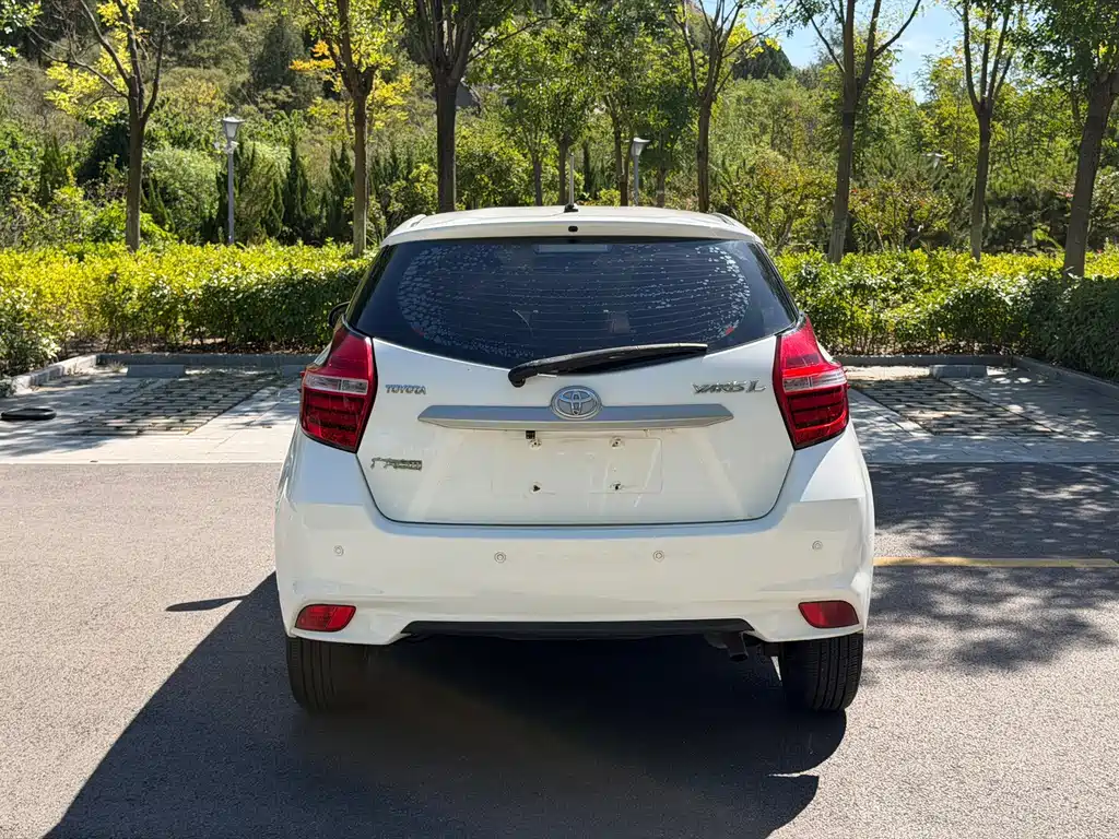 Toyota Yaris L — фото 11