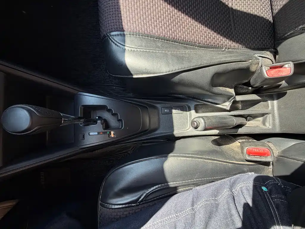 Toyota Yaris L — фото 17