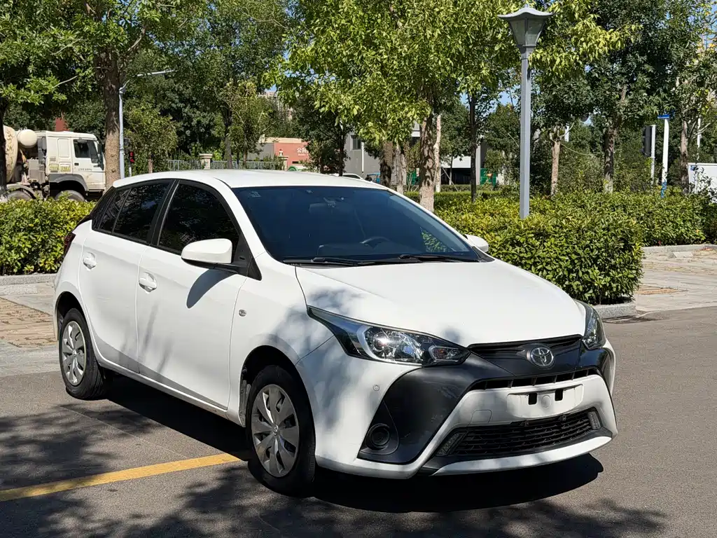 Toyota Yaris L — фото 3