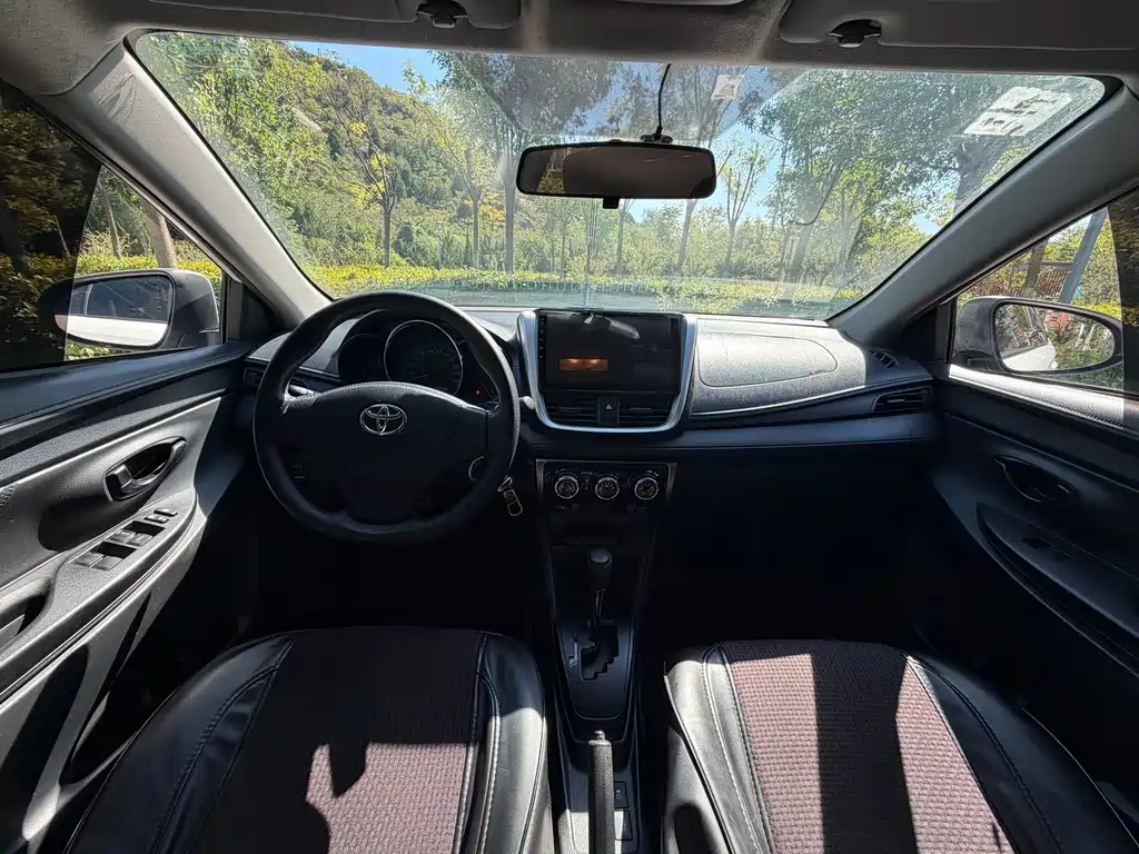 Toyota Yaris L — фото 6