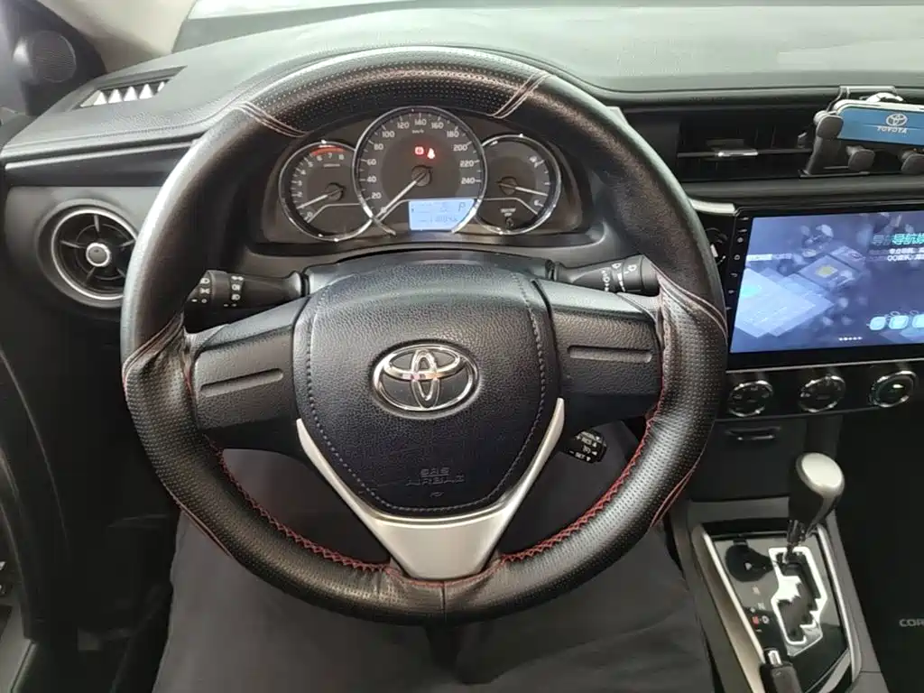 Toyota Corolla — фото 11