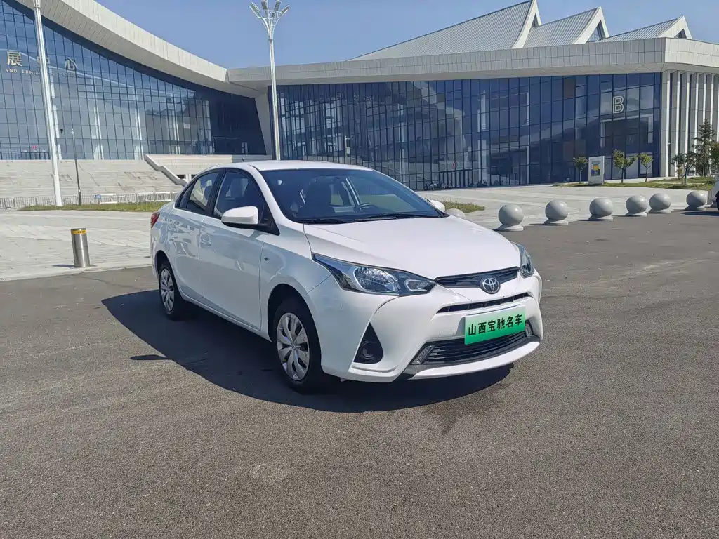 Toyota Yaris L — фото 3