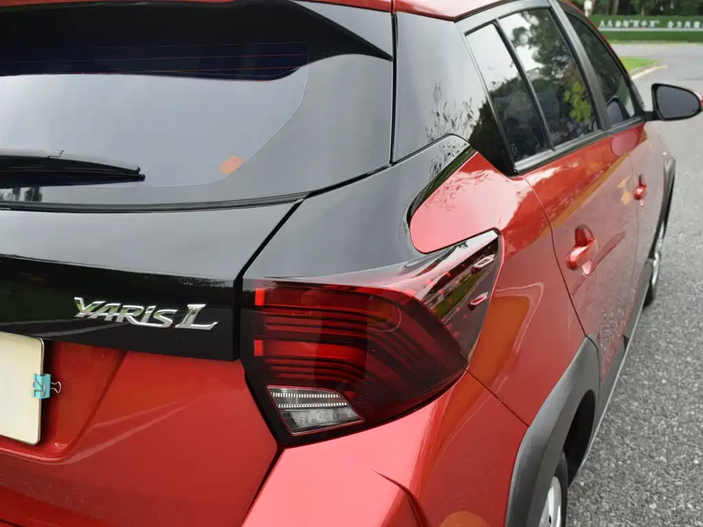 Toyota Yaris L — фото 10