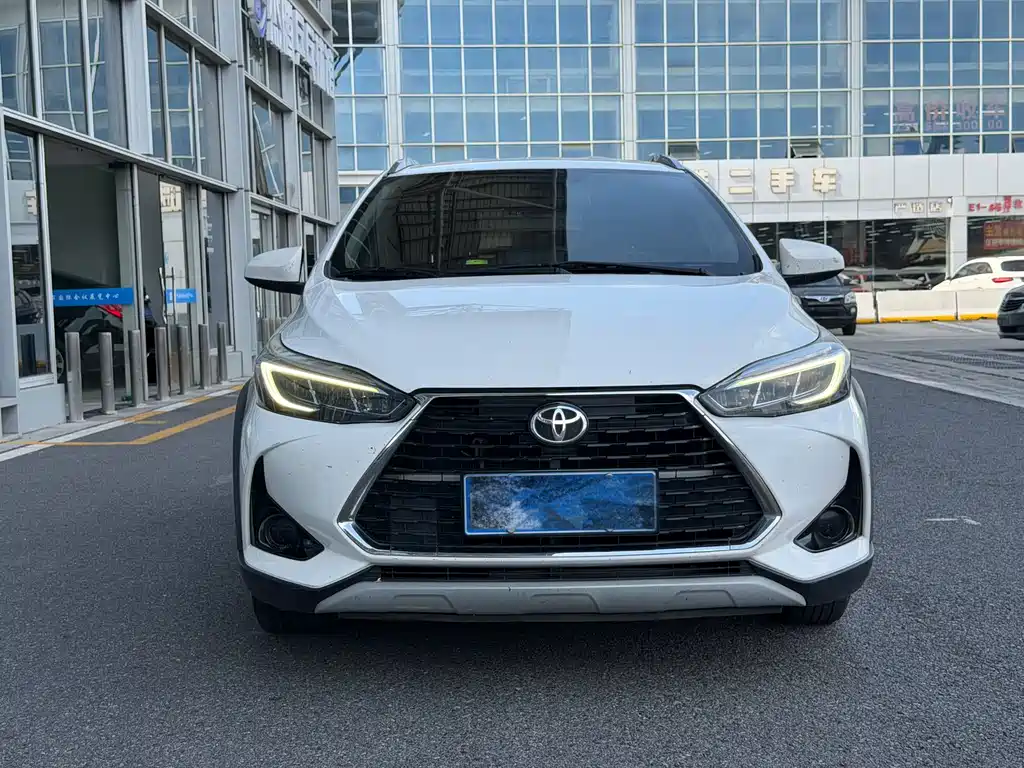 Toyota Yaris L — фото 2