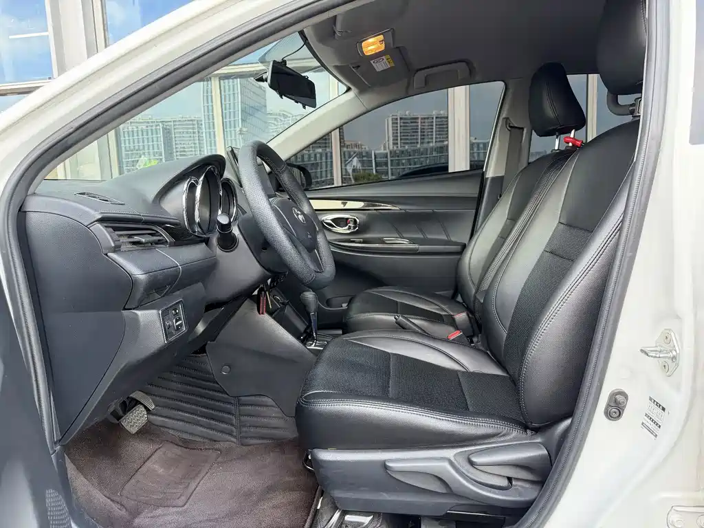 Toyota Yaris L — фото 6