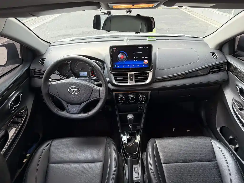 Toyota Yaris L — фото 10