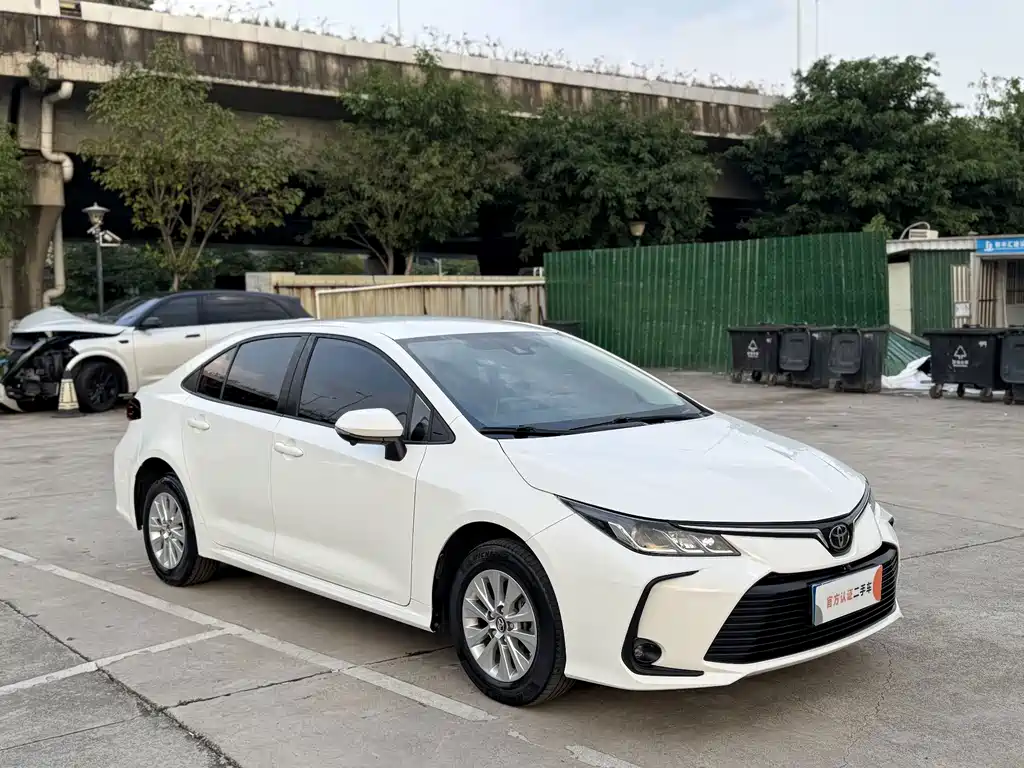 Toyota Corolla — фото 3