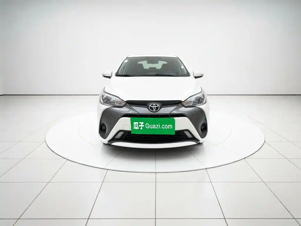 Toyota Yaris L — фото 2
