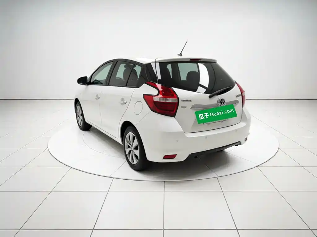 Toyota Yaris L — фото 4