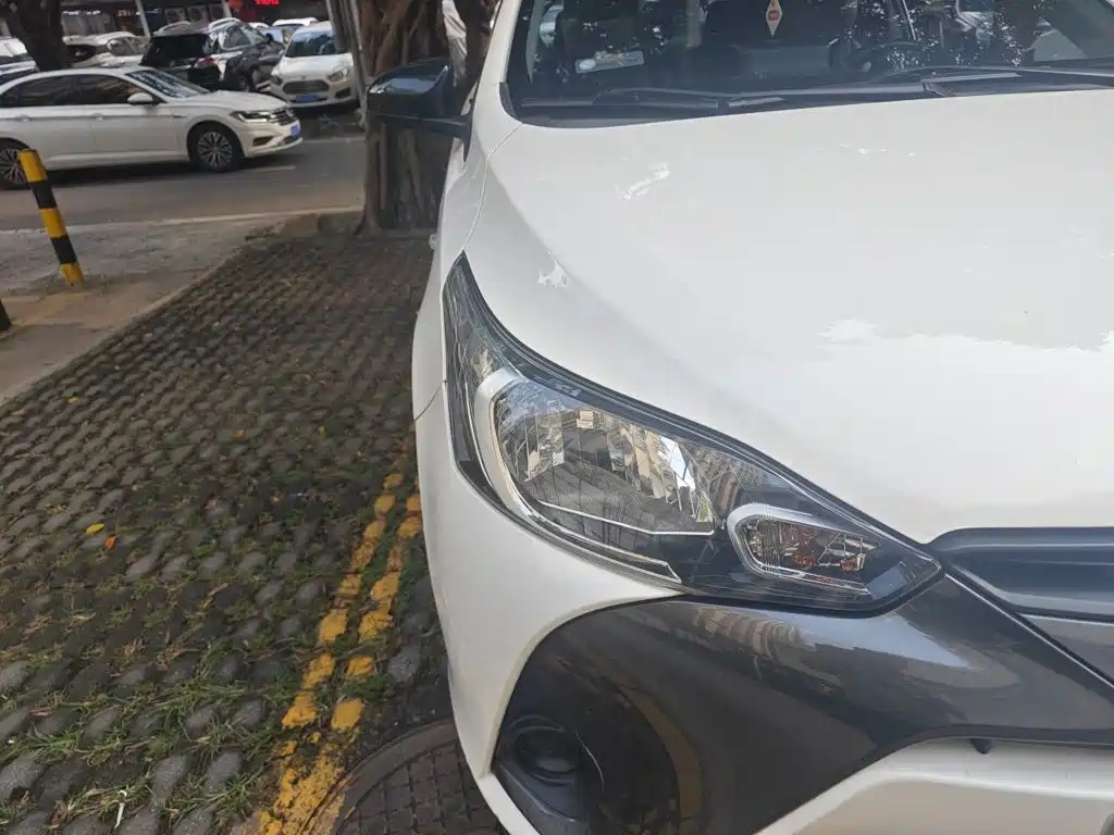 Toyota Yaris L — фото 7