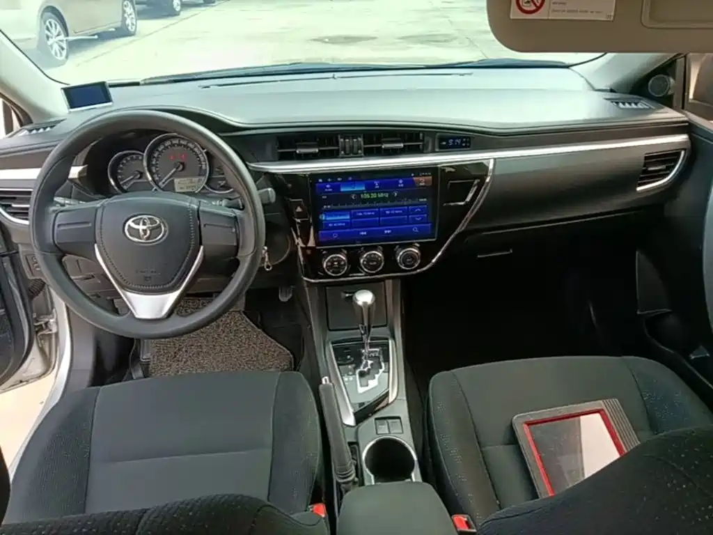 Toyota Corolla — фото 6