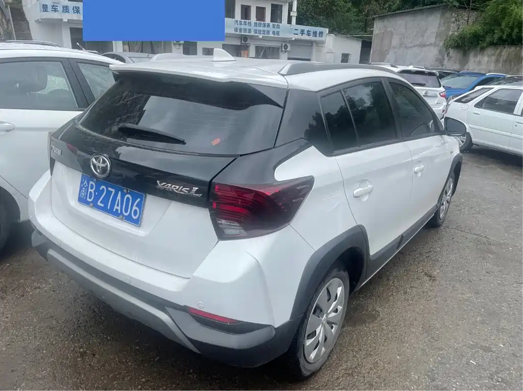 Toyota Yaris L — фото 3