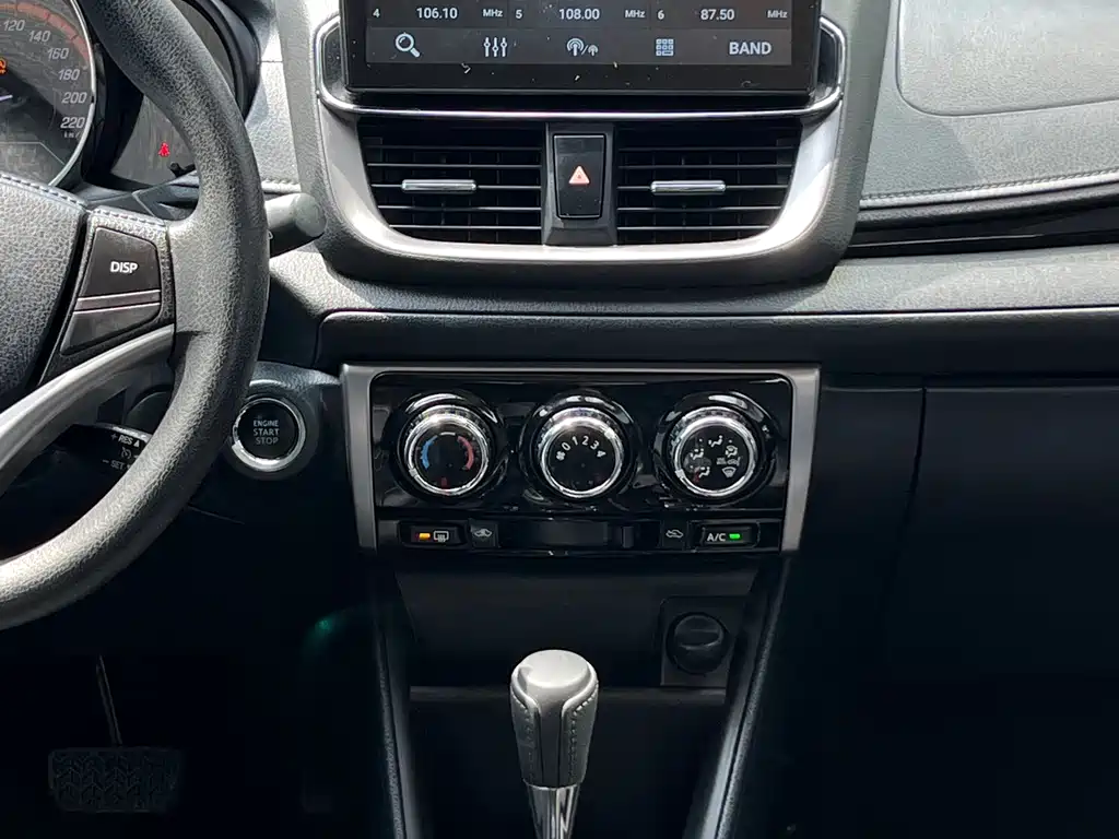 Toyota Yaris L — фото 13