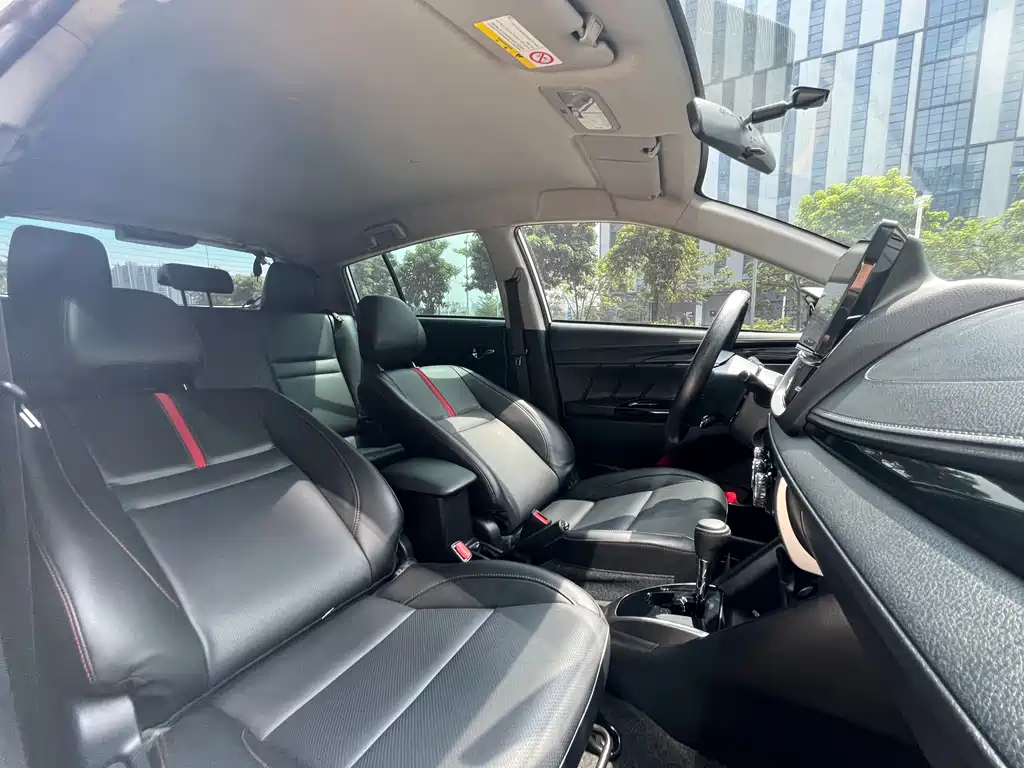 Toyota Yaris L — фото 14