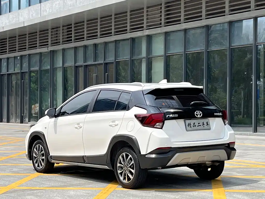 Toyota Yaris L — фото 4