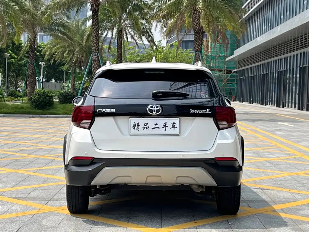 Toyota Yaris L — фото 5