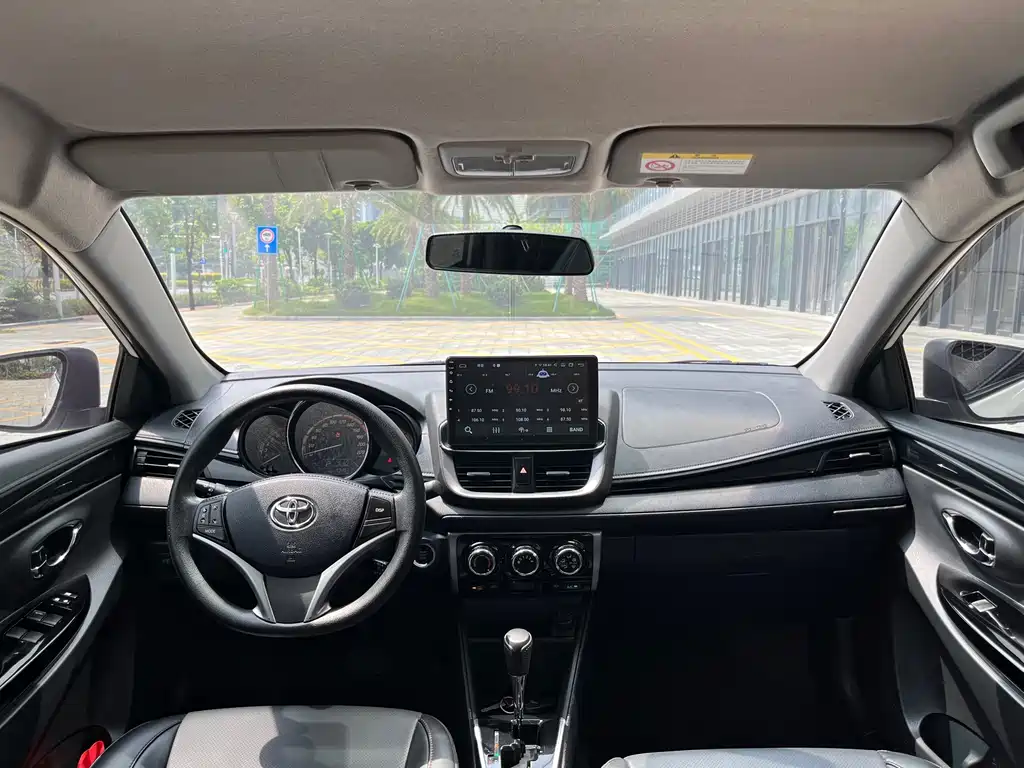 Toyota Yaris L — фото 8