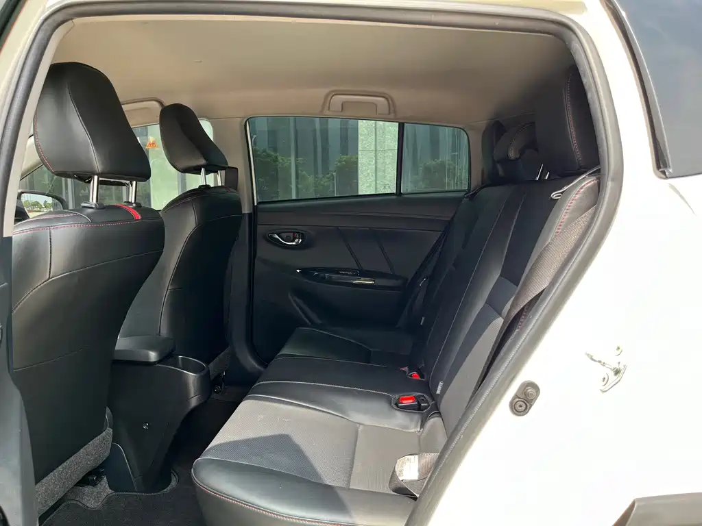 Toyota Yaris L — фото 9