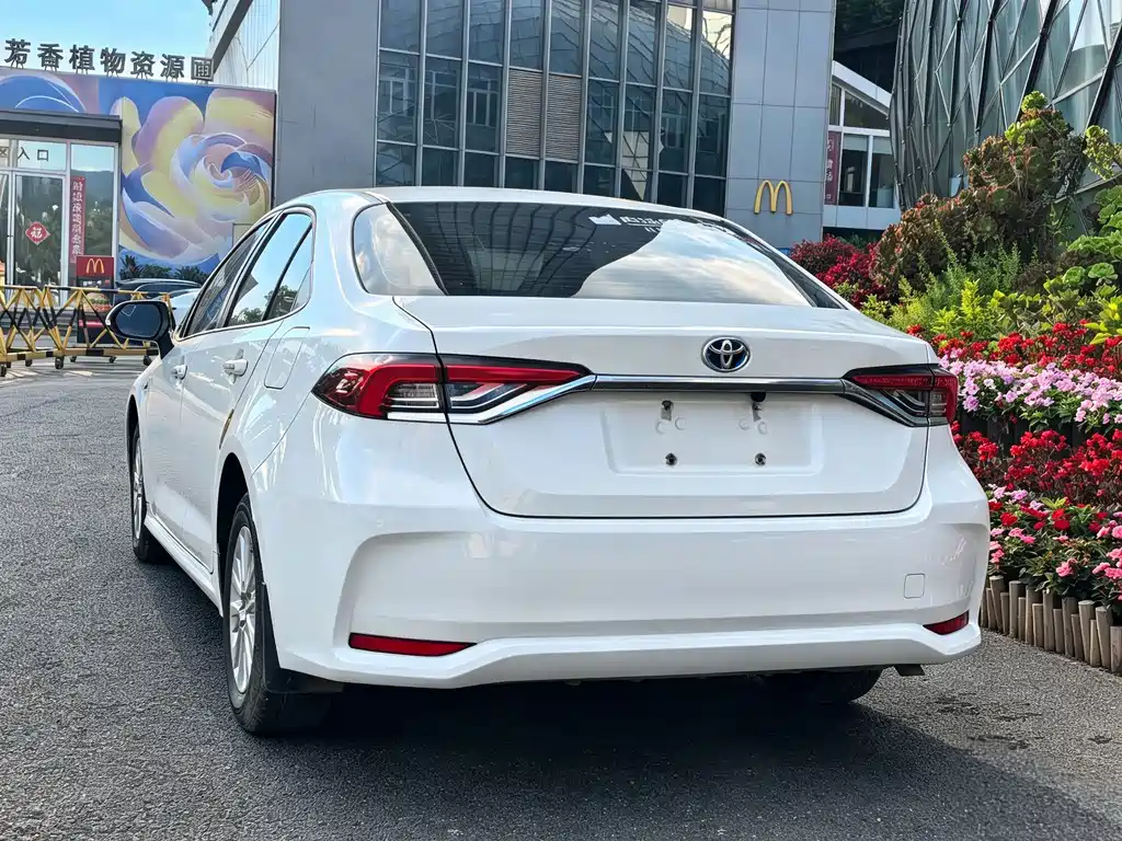 Toyota Corolla — фото 10