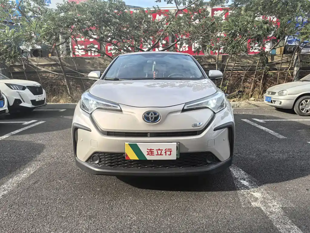 Toyota C-HR EV — фото 3