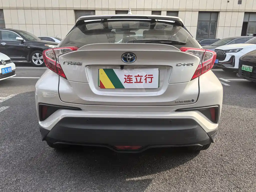 Toyota C-HR EV — фото 4