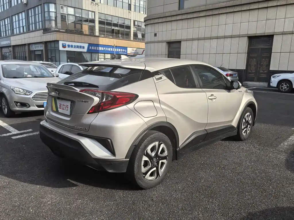 Toyota C-HR EV — фото 5