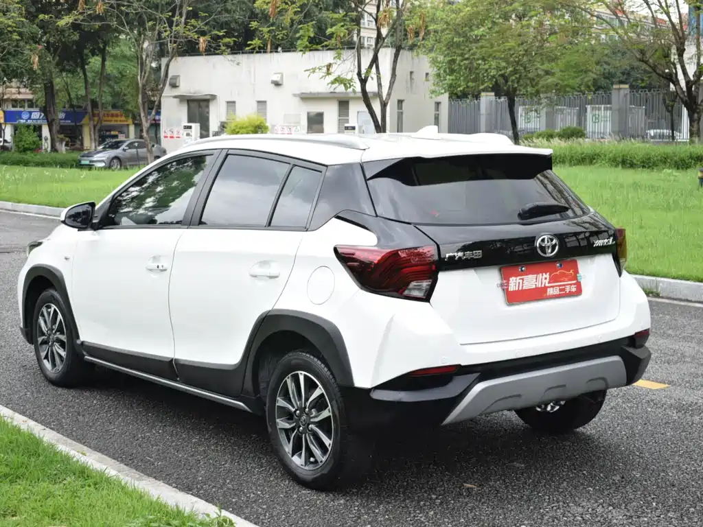 Toyota Yaris L — фото 4