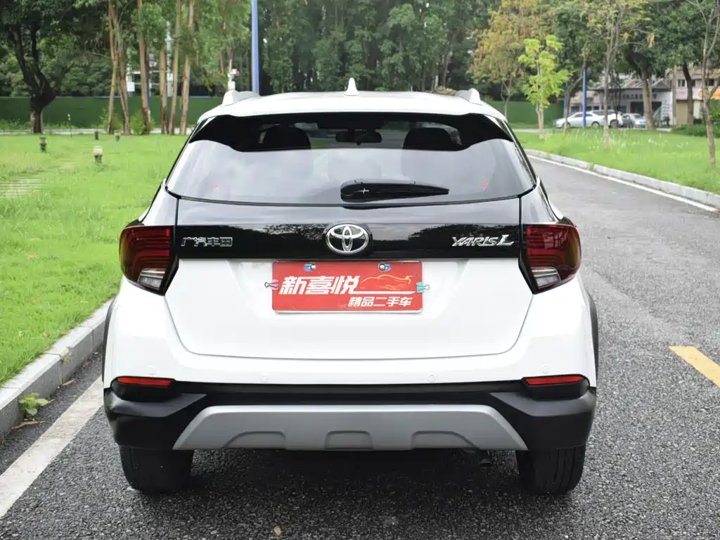 Toyota Yaris L — фото 5