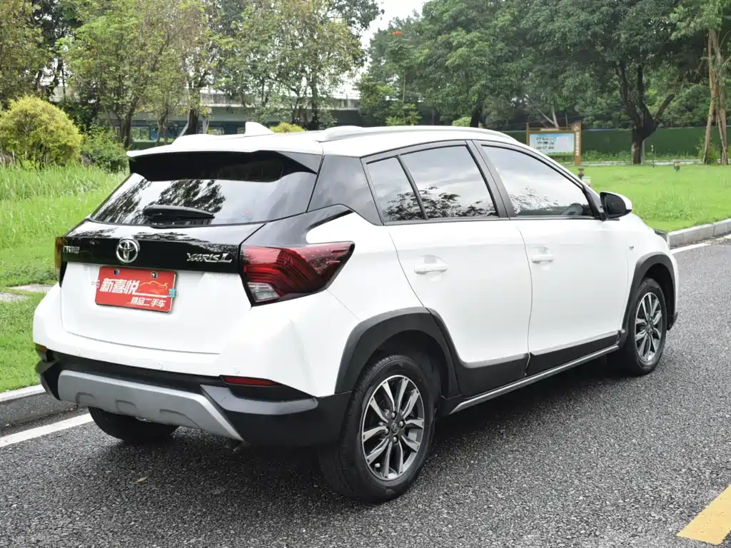 Toyota Yaris L — фото 6