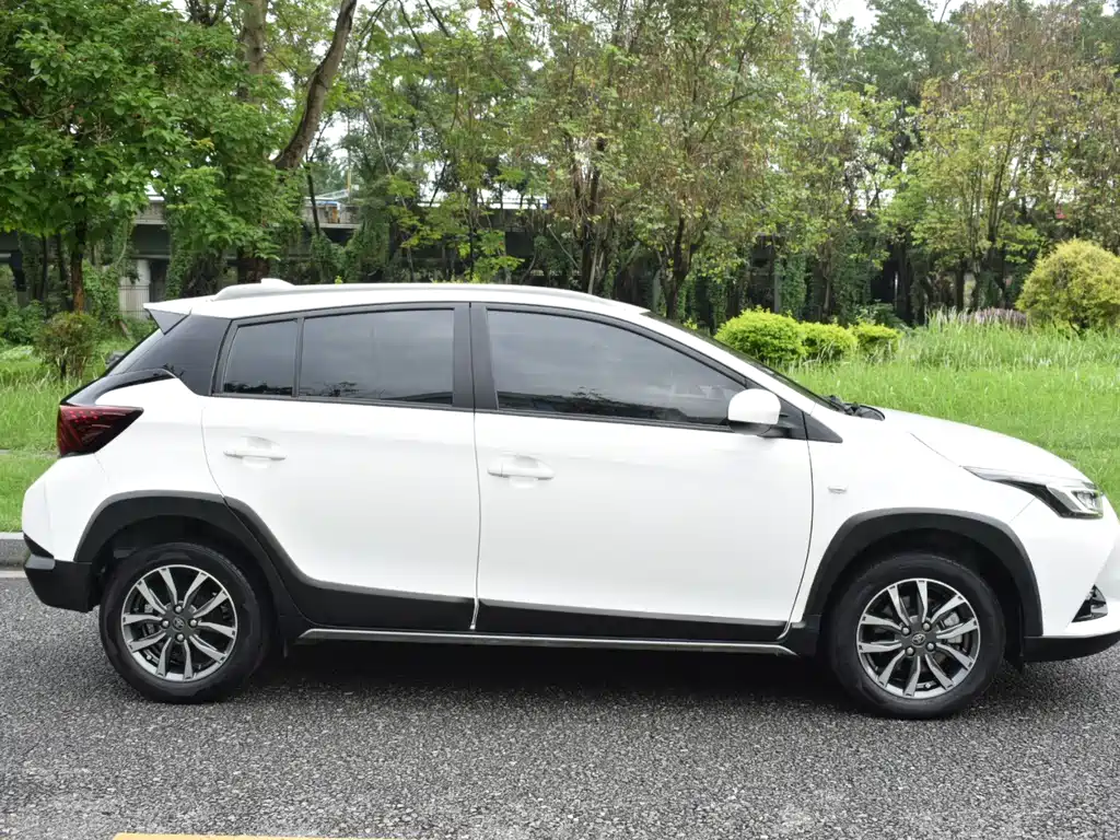 Toyota Yaris L — фото 7