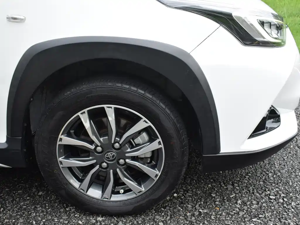 Toyota Yaris L — фото 8