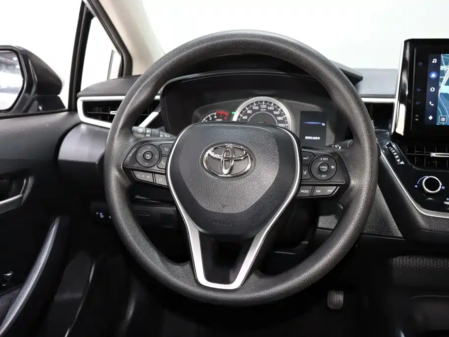 Toyota Corolla — фото 13