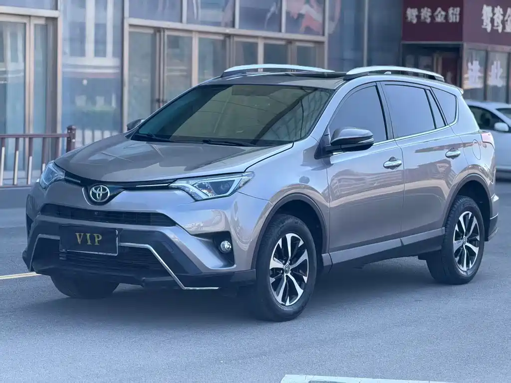 Toyota RAV4 — фото 2