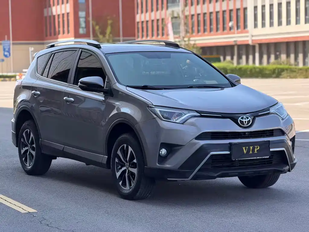 Toyota RAV4 — фото 3