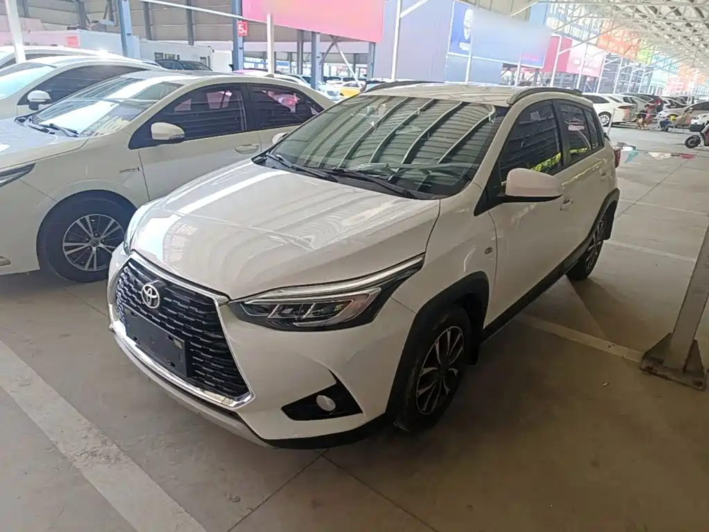 Toyota Yaris L — фото 2