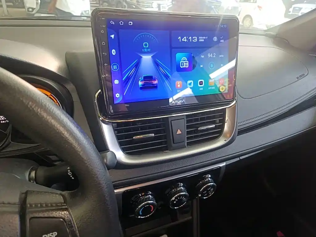 Toyota Yaris L — фото 13