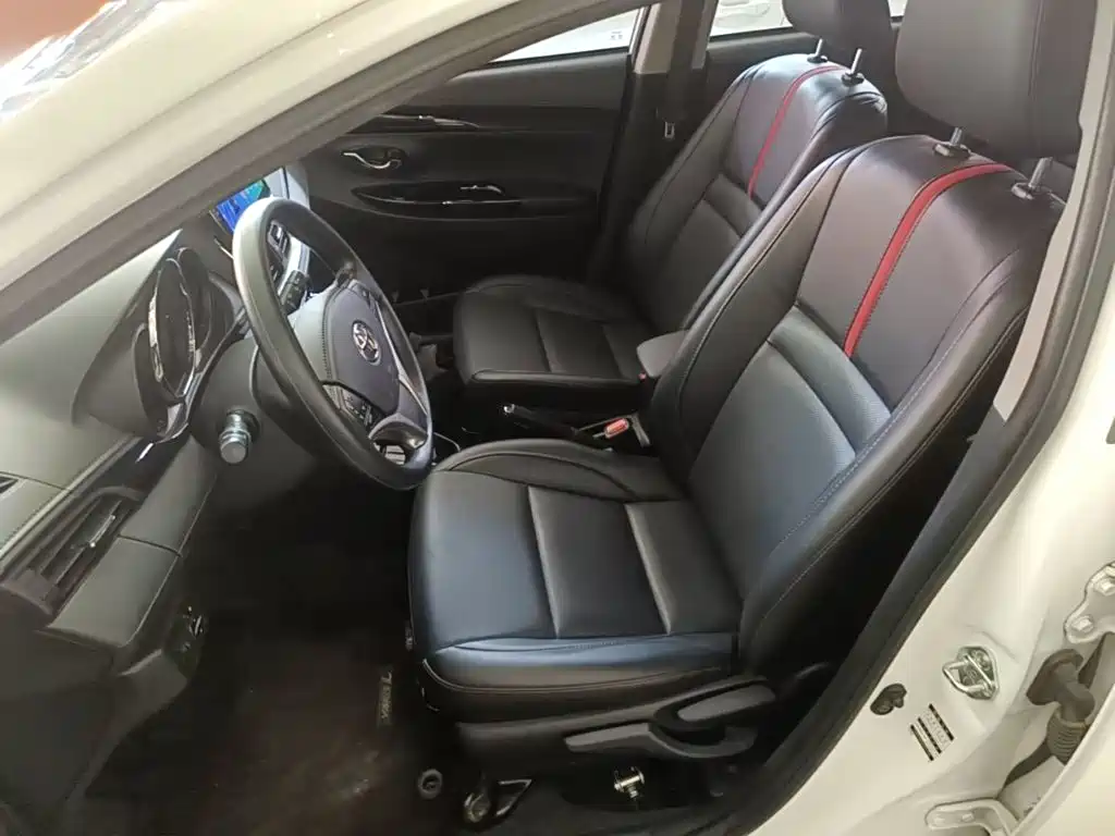 Toyota Yaris L — фото 15